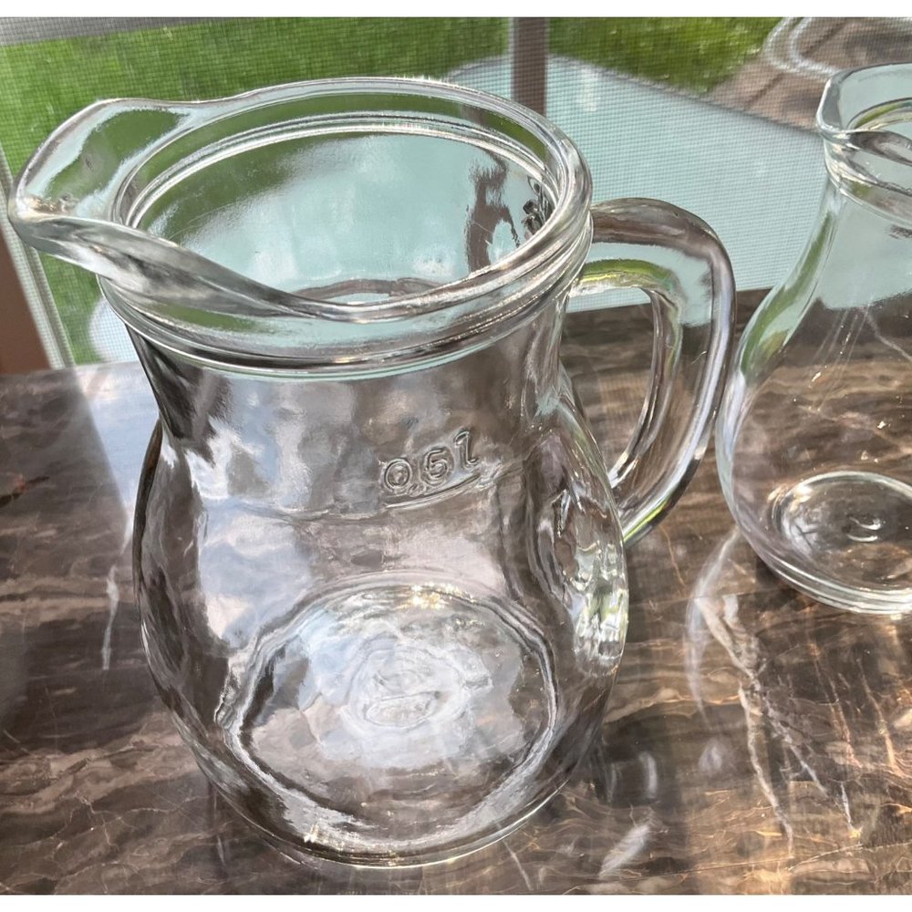 Vintage Italian 2 Bormioli Rocoo sized glass pitchers .5 and .25 liters - Picture 3 of 11